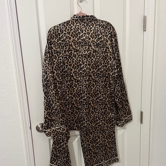 Victoria's Secret Leopard Print pajama Set - Picture 4 of 5